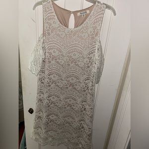 Size small white/tan Francesca’s dress.